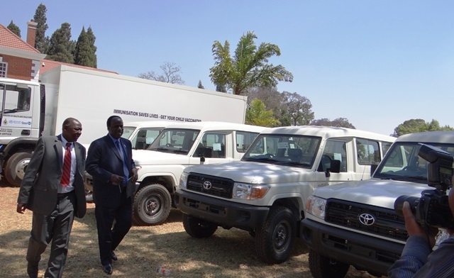 WR and Dep Min inspecting vehicles