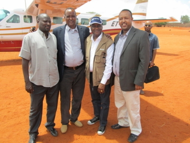 High-level officials of Dolo Zonal Administration with WHO Representative to Ethiopia and Deputy Head of Somali Regional Health Bureau in Warder, 15 April 2014.