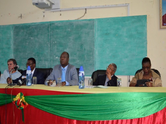 Les Prof. M. ALARY (U.LAVAL), M. ZANNOU (SSBS), Dr T. HOUANSOU (OMS), Prof. KEKOURA Kourouma (ONUSIDA et Prof. BONI (SP/CNLS)