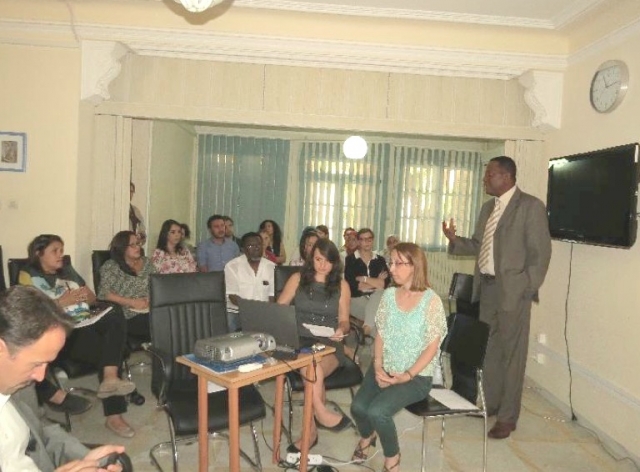 ￼Dr. Bah Keita ( WR) communicant sur la maladie à virus Ebola.