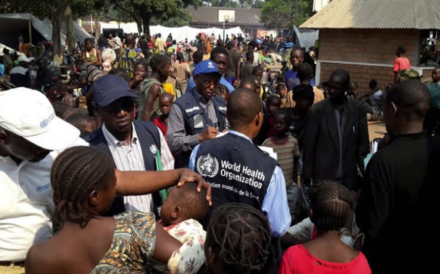 Des épidémiologistes de l’OMS en pleine investigation des cas de rougeole dans le site des déplacés du Centre ‘Don Bosco’ de Damala, Bangui