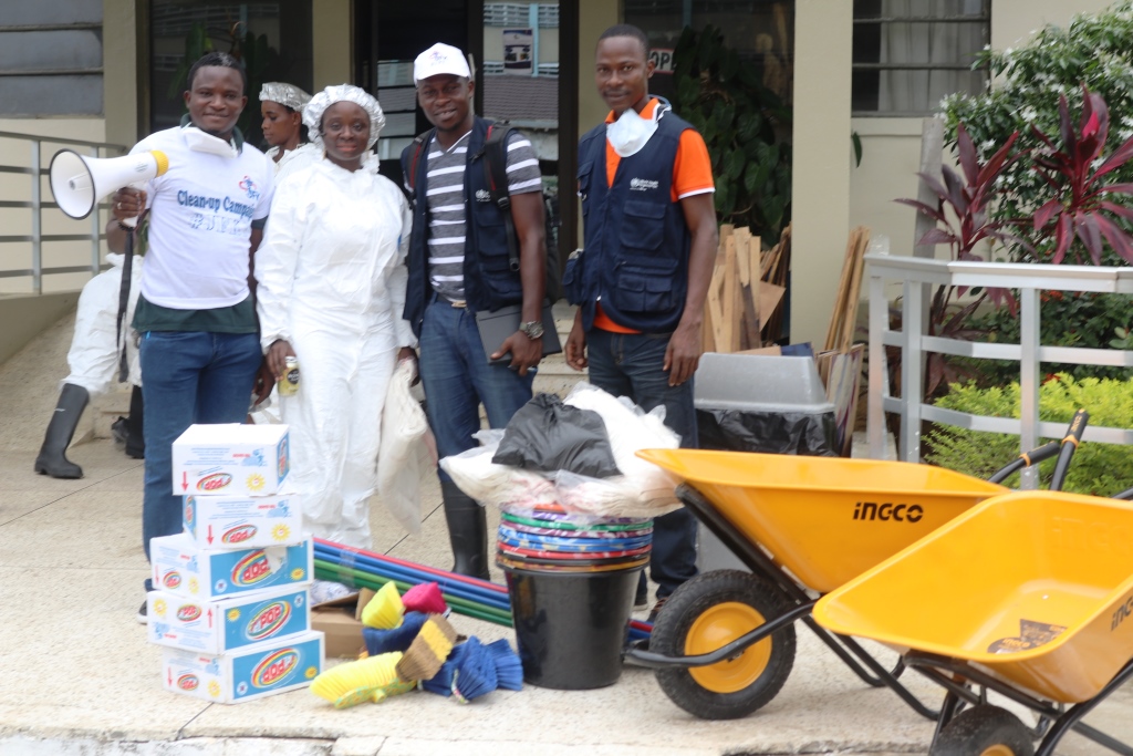 Mrs. Mama Koffa, Acting Deputy Director  JFK Medical Center, receives donation  of cleaning materials from WHO team 	