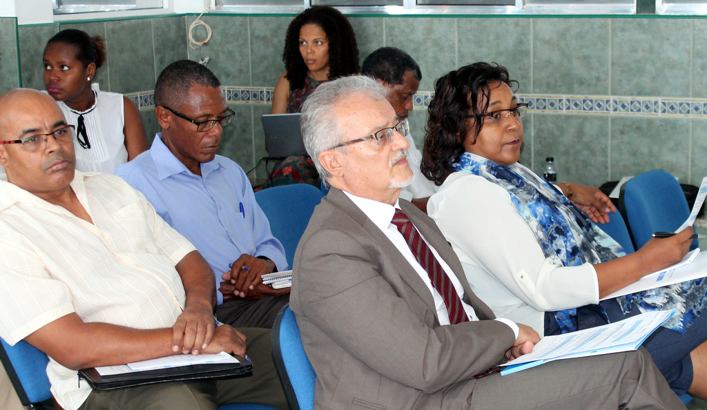 Convidados e participantes do encontro sobre Saúde Única