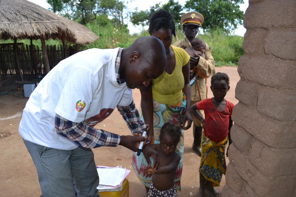 Polio vaccination in Mozambique