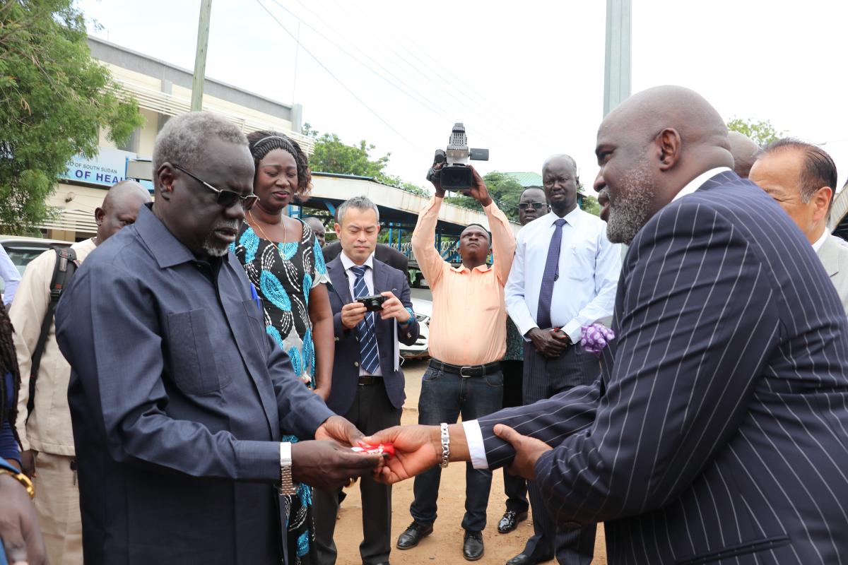 Dr Olu handing over the keys to Honorable Minister for Health, Dr Riek Gai Kok