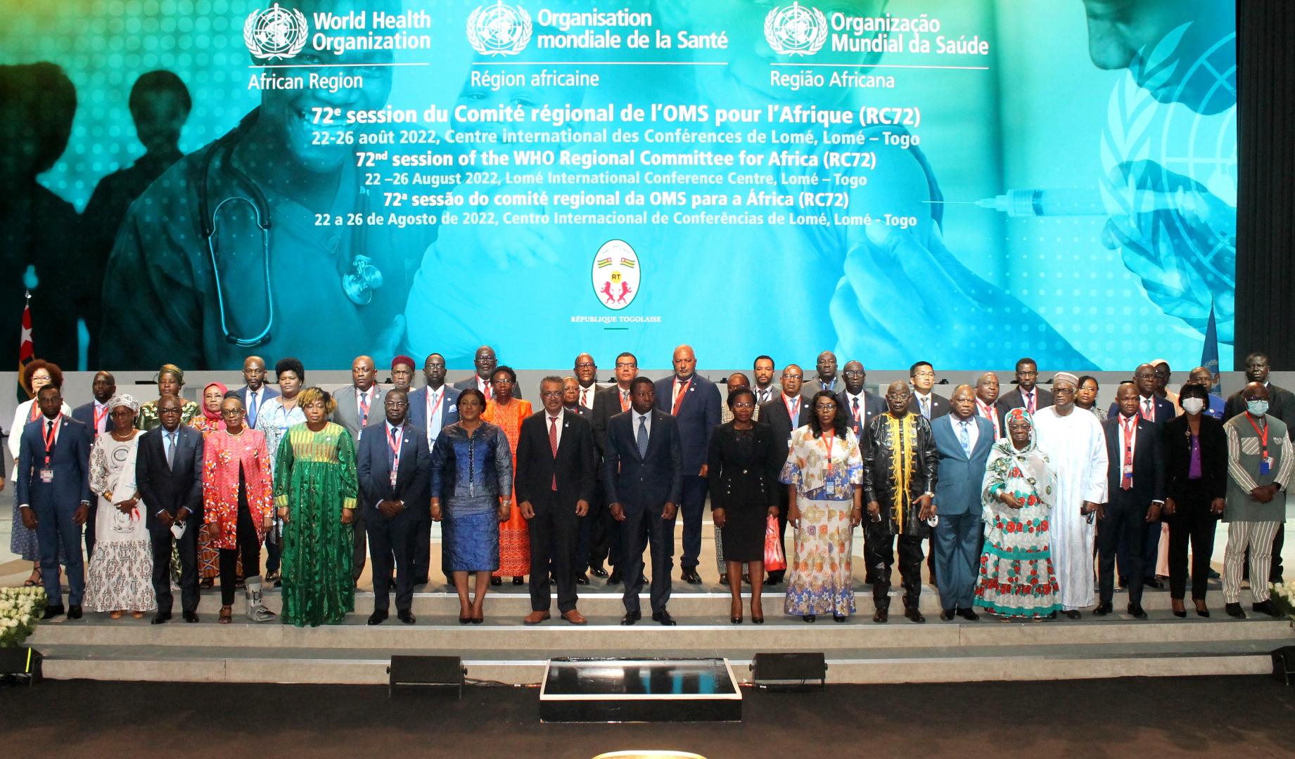 Photo de famille des officiels à la cérémonie d'ouverture