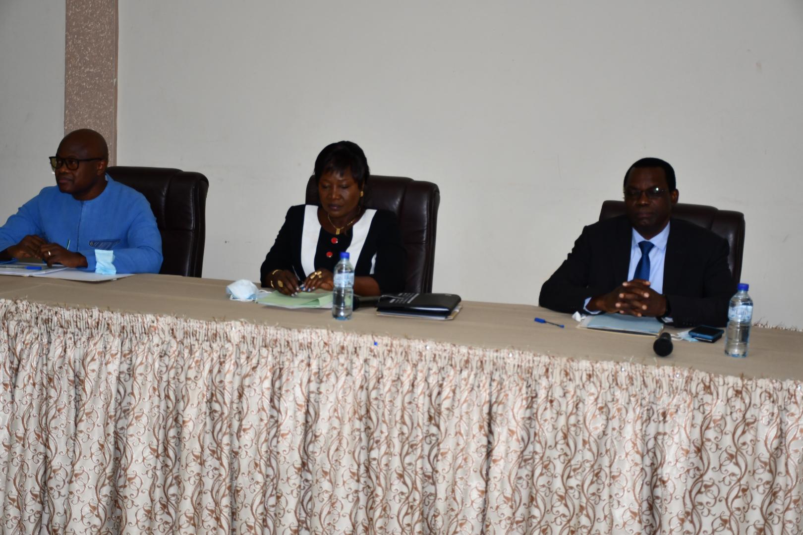 Cérémonie d’ouverture avec le ministre de la Santé et de l’hygiène publique Dr Robert Kargougou en bleu, la ministre de la Communication, de la culture, du tourisme et des arts, Mme Valérie Kaboré et le Représentant de l’OMS par intérim au Burkina Faso, Dr Seydou Coulibaly (extrême gauche)