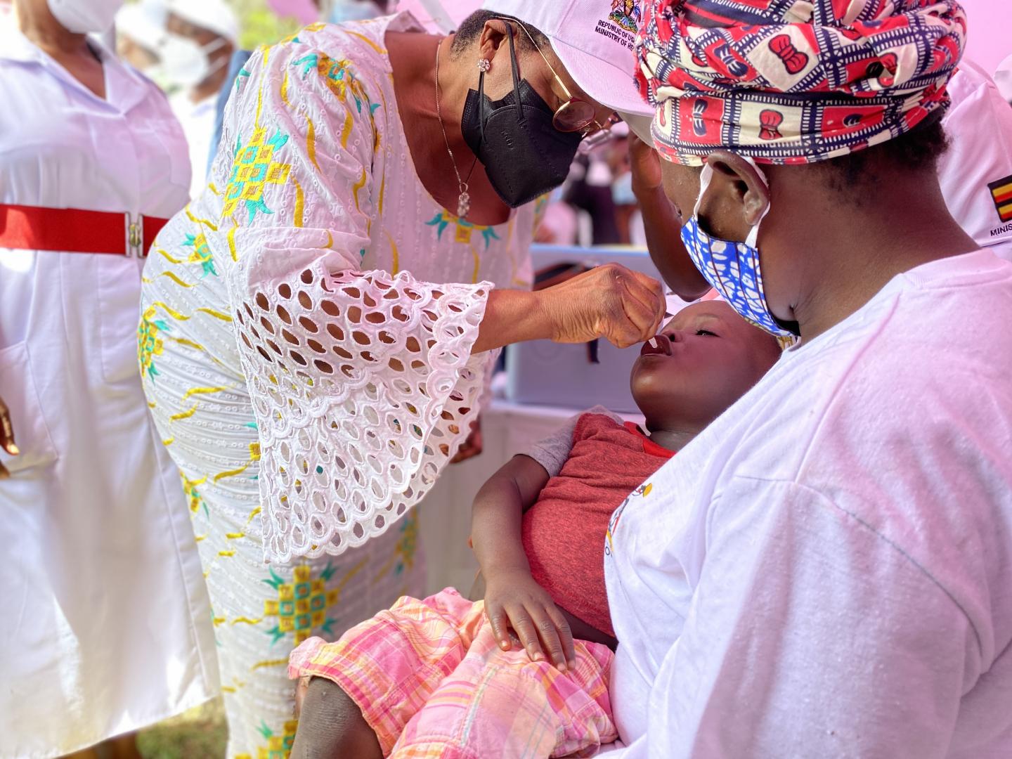 Door-to-door polio vaccine campaign in Uganda