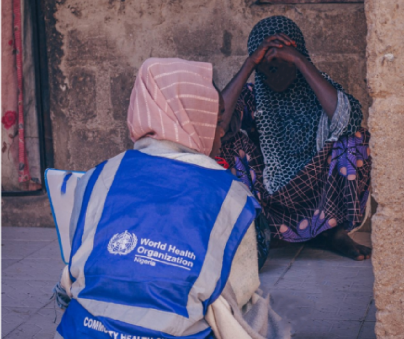 A member of community health champion providing health risk messaging. Photo_credit: Kingsley Igwebuike/WHO