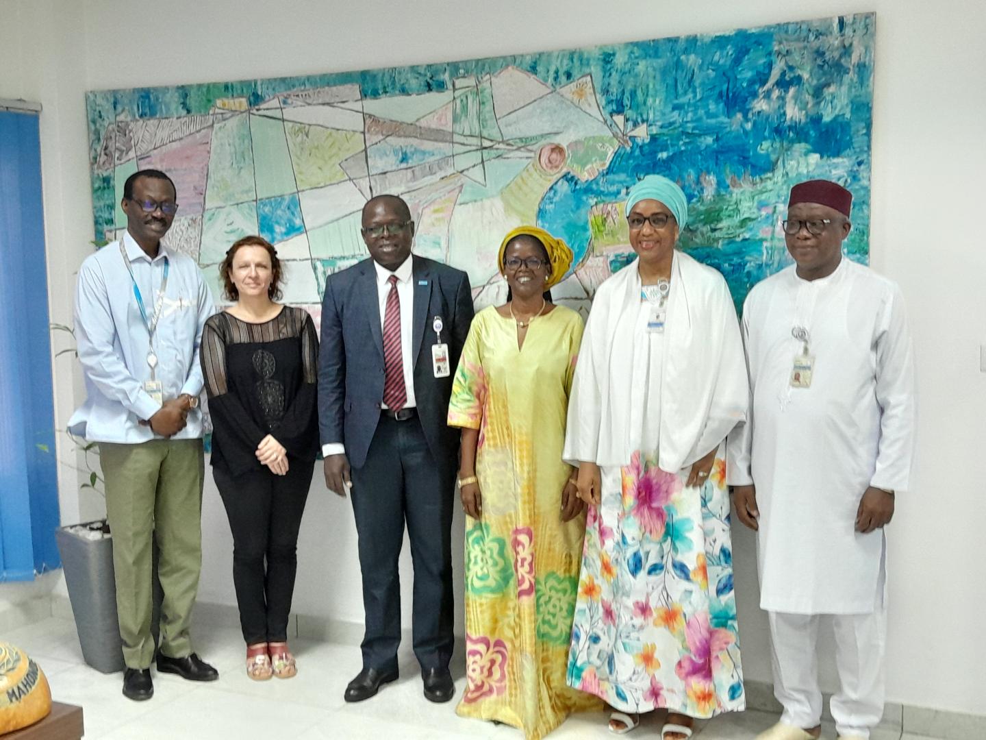 Photo de groupe de la délégation de l'OMS et l'équipe de l'UNICEF