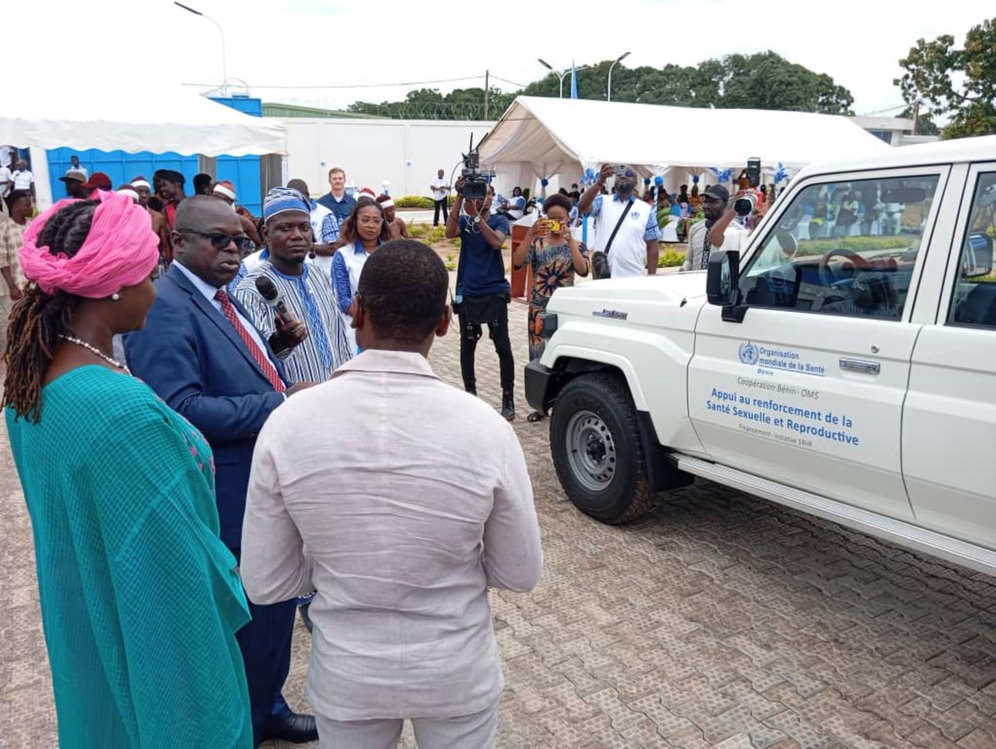 Remise de matériels de protection et promotion de la DSSR au Ministère de la santé