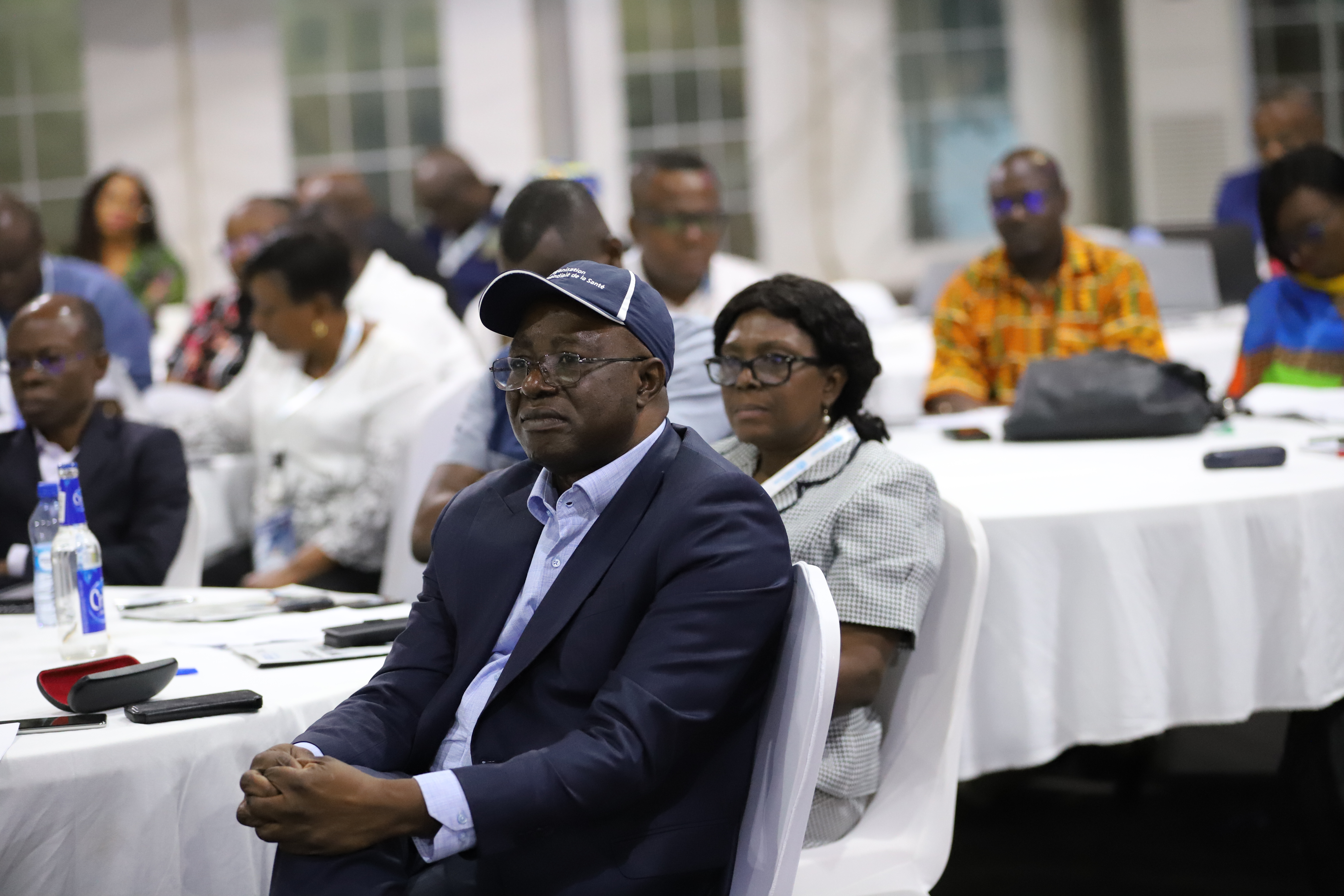 Dr Jean-Baptiste Nikiema, représentant adjoint de l'OMS en RDC en la salle de conférence du chapiteau de Pullman de Lubumbashi lors de la retraite annuelle de l'OMS - 