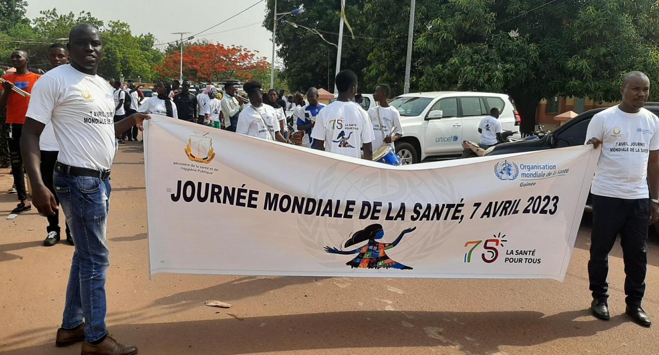 Départ du carnaval intitulé la marche pour la santé