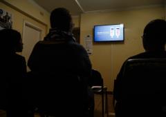 After speaking with the nurse Tadiwa watches a 4 minute video on self-testing. The video is available in Shona, Ndebele and English – the languages of Zimbabwe- and people can choose which language they prefer.