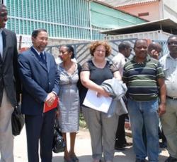 0017 UNRC, WR Angola and member of the civil society in a meeting on partnership against AIDS.jpg