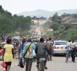 A wide view of the border between DRC and Uganda. It receives tens of thousands of people during the market days on Tuesday and Friday