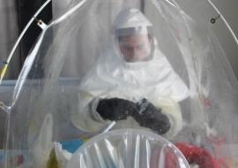 “The first thing we do with a blood sample is inactivate the Ebola virus, making the virus non-infectious and safer for testing”, says US Navy Lieutenant Jose Garcia. As the blood sample might be contagious, this process happens in a very protective environment by using a portable biological safety hood to avoid any direct contact. WHO/P. Desloovere