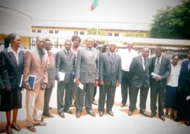 The WHO Representative, Dr. Olusegun Babaniyi (centre) with Dr. Kennedy Malama, Provincial Medical Officer, Eastern Province (L) and Dr. Daniel Makawa, Acting Hospi-tal Suprintentent at Chipata General Hospital (R) and WCO and Hospital staff members.