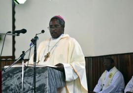 On 11th February 2014, the Catholic Church in Tanzania launched the Test and Treat Project which will be implemented in Bugisi District in Shinyanga Region. The occasion which was a Catholic Holy Mass, was held at premises of the Catholic Church Headquarters in Tanzania and led by the Archbishop of Mwanza, Jude Thaddaeus Ruwa’ichi.  Others present at the holy mass included: Monsignor Jean-Marie Mpendawatu from Vatican Health Secretariat, Priests of Tanzania Catholic Church, Supporting Partners including (CU