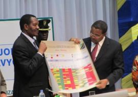 His Excellency, Dr. Jakaya Mrisho Kikwete, President of the United Republic of Tanzania launching the RMNCH Scorecard.