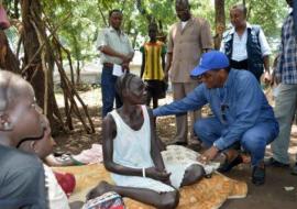 Dr Pierre M'pele, WHO Representative in Ethiopia, talks to a refugee woman.