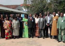 Les membres du Comité Technique Interministériel de Lutte Antitabac avec le Directeur de Cabinet du Ministre de la Santé et de la Population, en cravate rouge