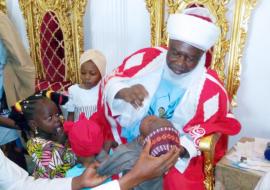 Emir of Argungu vaccinating a child.png