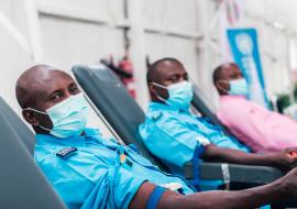 UN staff donating the blood during the WBDD commemorations