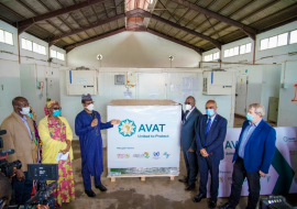 The ED (3rd left explaining the cold chain capacity for the J & J vaccine to dignitaries, including WR (2nd right)