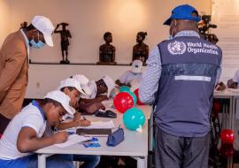 Crianças partícipes ao concurso de arte Mundo Sem Tabaco