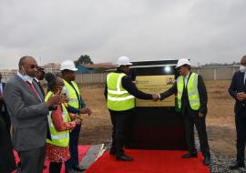 President Uhuru Kenyatta and  WHO Director-General Dr Tedros shake hands at the groundbreaking for launch of the  WHO Emergency Hub in Nairobi for workforce development & maintaining stockpiles of medical and logistical supplies 