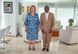 Photo du Dr Yameogo avec Madame Dominique Ouattara, Première Dame de Côte d'Ivoire