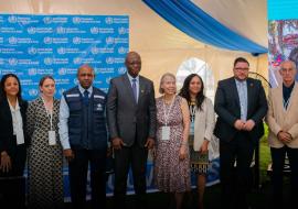 Le Dr Boureima Hama Sambo, le ministre de la Santé Publique, Dr Samuel Roger Kamba avec les ambassadeurs -Etats-Unis d'Amérique, Suisse etc. - et les membres du corps diplomatique lors de la journée portes ouvertes de l'OMS à Kinshasa le 13 novembre 2023