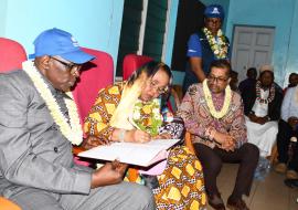 Remise du matériel au CSD de Domoni Anjouan en présence de la Ministre de la Santé des Comores