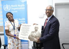 Dr. Yonas Tegegn Woldemariam receives a plaque from the HDP Chair