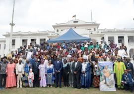 La grande famille des tradipraticiens en communion avec les politiques et le personnel de santé, le 31 août 2024, à l’esplanade du Musée national à Yaoundé.