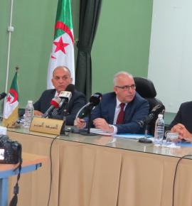 De droite vers la gauche : Dr B F. Nguessan WR ; M E. Overvest Coordonnateur Résident du SNU, Dr M Miraoui Ministre de la santé et Dr L. Rahal DG  INSP  