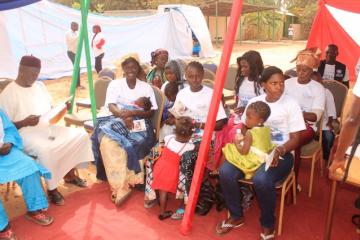 Mothers fully particpating in the MR campaign Banjul, 25 April 2016 - After intensive preparations, the Ministry of Health and Social Welfare (MoHSW) in collaboration with WHO, UNICEF and other partners has officially launched the much awaited seven-day nationwide measles –rubella vaccination, which ends on Monday, 1st May 2016.  The campaign, which is integrated with vitamin A supplementation and de-worming, is the first of its kind conducted in the Gambia as echoed by WHO and 