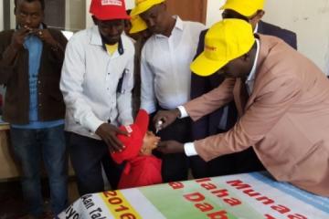 A child vaccinated tOPV during the Launching of Polio NID in Somali