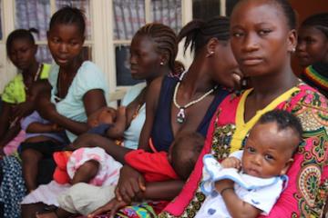 Parents bring their children to get the polio vaccine