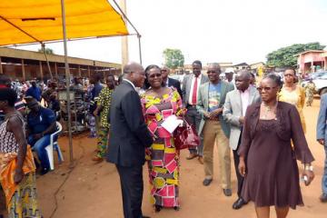 01 Le Dr Akpa R. GBARY accueille le Dr Marie-Rose NAGO DC-Ministère Santé à son arrivée à Azovè. Au 1er plan, Dr Judith A. SEGNON AGUEH Point Focal Tabac