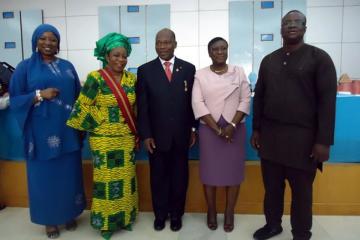 Mme Diene KEITA (UNFPA), Dr Koubourath A.OSSENI (Grande Chancelière), Dr Akpa R. GBARY (OMS), Prof. Dorothée A.KINDE GAZARD (Ministre de la Santé) et M. Didier R. APLOGAN D. (Ministre Affaires Etrangères ad intérim