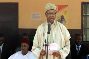 Mr le Ministre Secrétaire d’Etat en charge des Epidémies et des Pandémies, Halim Hayatou prononce le discours de lancement des JLV R.