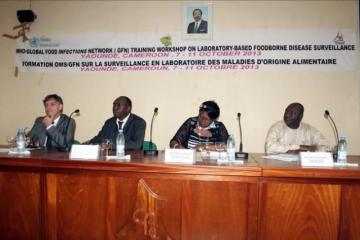 Le podium d’honneur avec de gauche à droite Docteur Guy Vernet, Docteur Sam Kariuki, Docteur Marlyse Loudang, Docteur Daloume Théophile