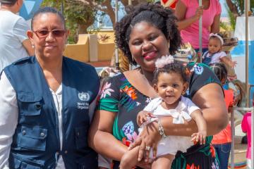 Orisa Brito with her baby Lila and the WHO Cabo Verde DPC, Carolina Leite