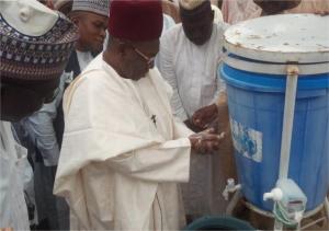 Shehu of Bauchi demonstrating hand washing.jpg 