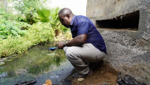 Entomologista, consultor da OMS, Jude Bigoga, em Cabo Verde