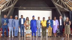 Photo de groupe des panélistes et des officiels de l’Ambassade de France près le Bénin et l’IRD au Bénin