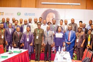 Photo de groupe des participants du Forum National sur la réglementation des produits alimentaires malsains, des boissons et du tabac