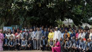 Photo de groupe des participants à la réunion des directeurs des Programmes Elargis de Vaccination (PEV) des pays de l'Afrique centrale 